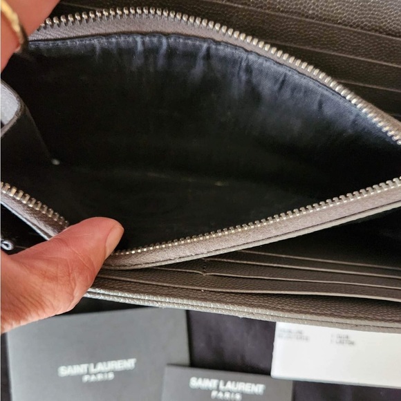 Ysl Portefeuille Famme (174Y7) Mo
Grey Metallasse Flap Wallet. - Picture 6 of 16